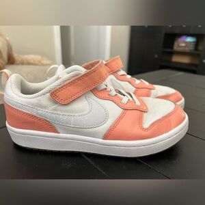 Nike Kids Court Borough Low 2 SE sz2.5Y